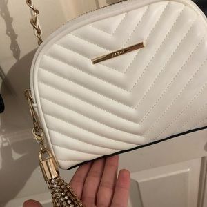 Purses keep scrolling